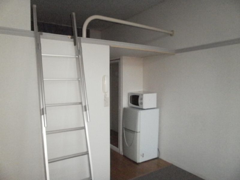 レオパレスステップ 居間