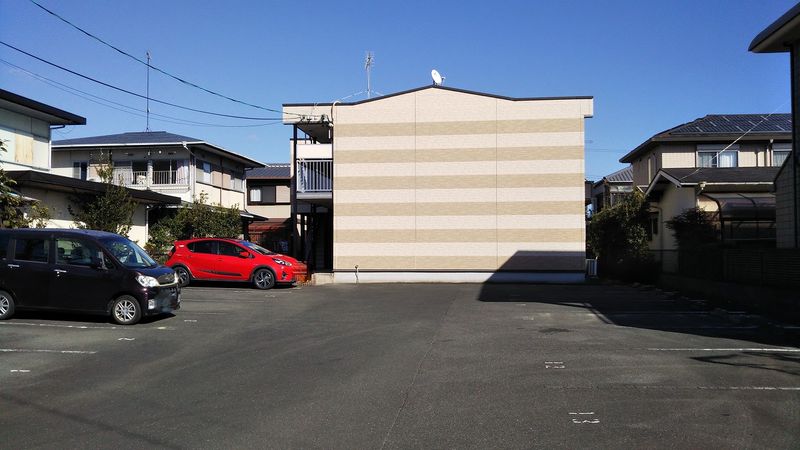 レオパレスティアラ 駐車場