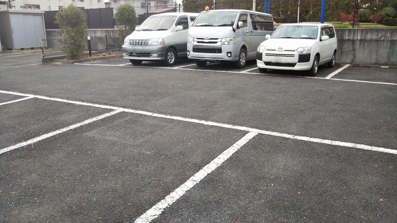 レオパレスエイトランド 駐車場