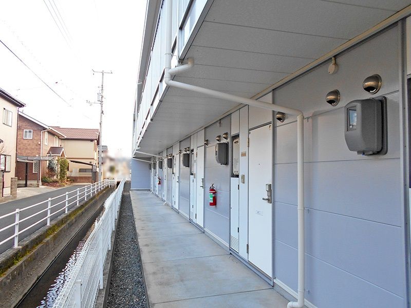 レオパレスアモーレ 玄関