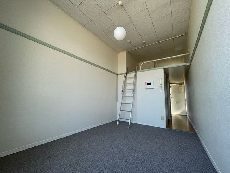 レオパレスウエストＩ 居間