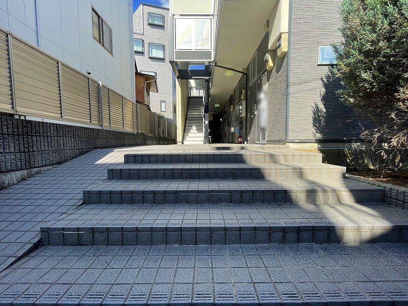 レオパレスフォレスト エントランス