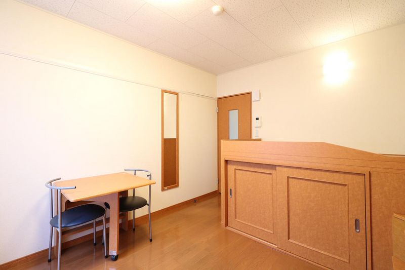 レオパレスミニョン　フルール 居間