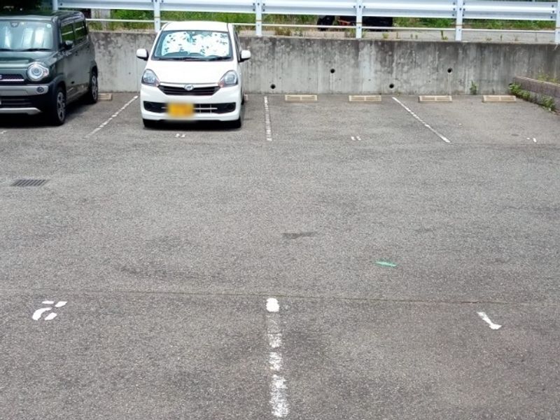 レオパレス六甲ガーデンズ 駐車場