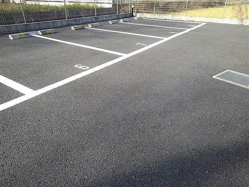 レオネクスト旭邑 駐車場