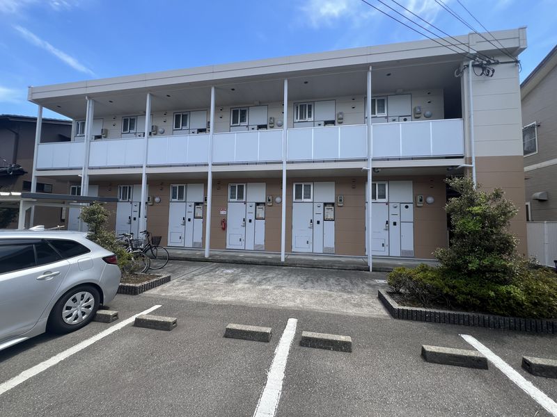 レオパレスプランドールⅣ 駐車場