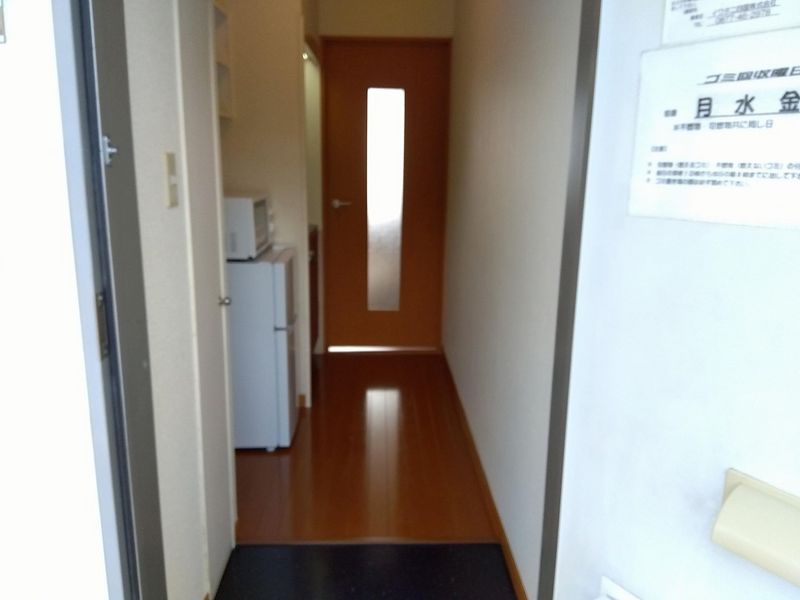 レオパレス楓 玄関