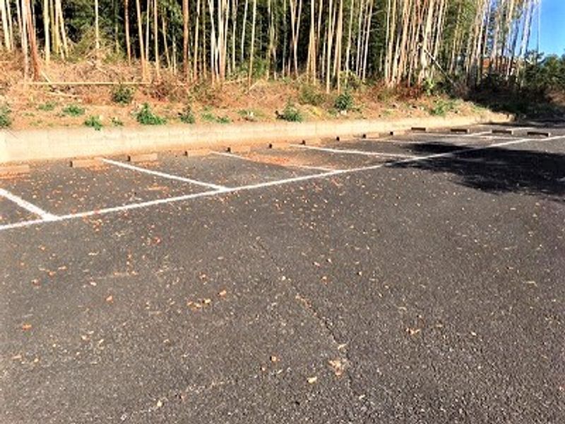 レオパレス久松 駐車場