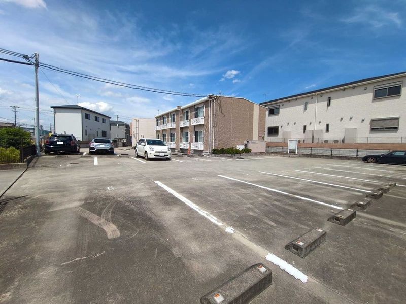 レオパレスデンファレ花田 駐車場