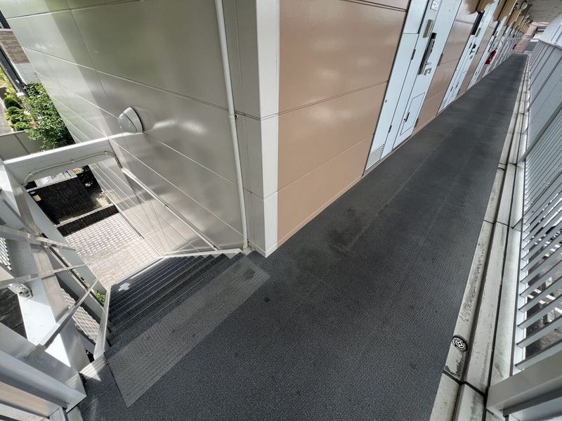 レオパレスプリティ葵 エントランス