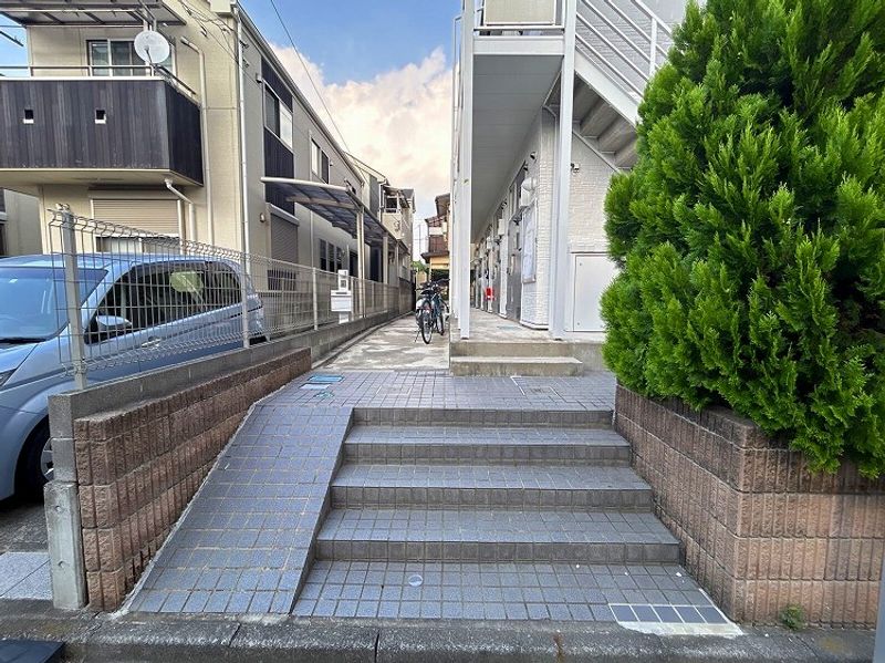 レオパレスオリーブハウスⅢ エントランス