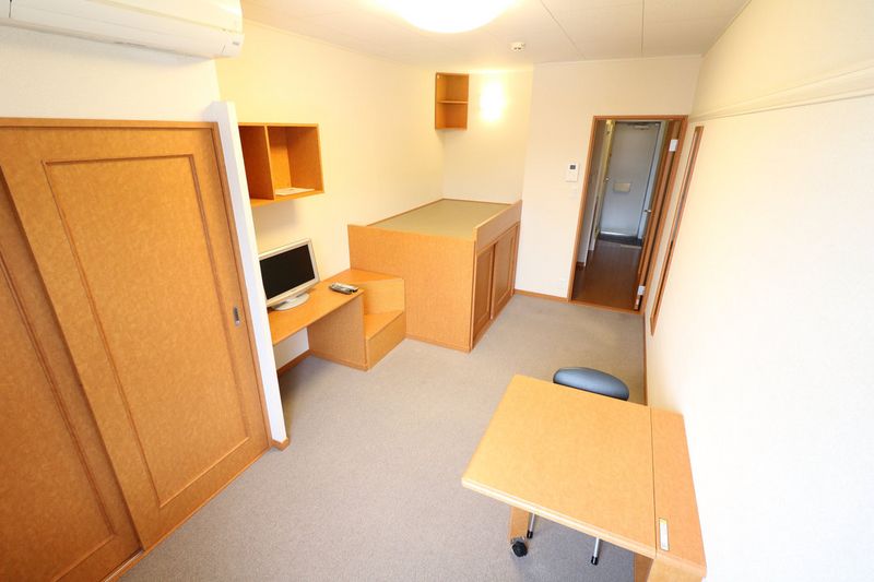レオパレス伊伝居 居間