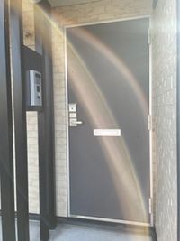 レオパレスアクア 玄関