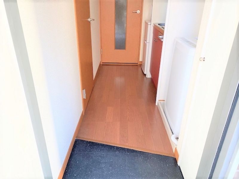レオパレスサンシャイン 玄関