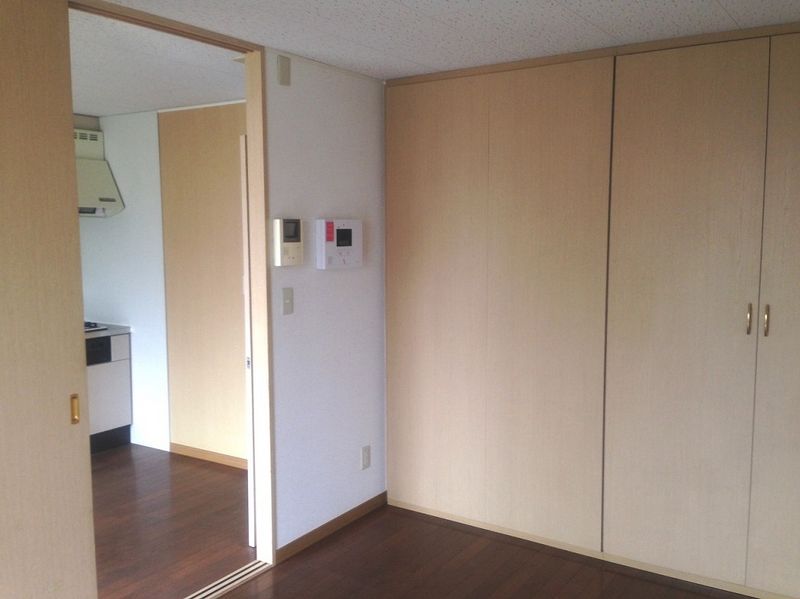 レオパレス中台 居間