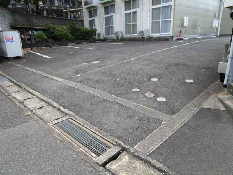レオパレスエールⅡ 駐車場
