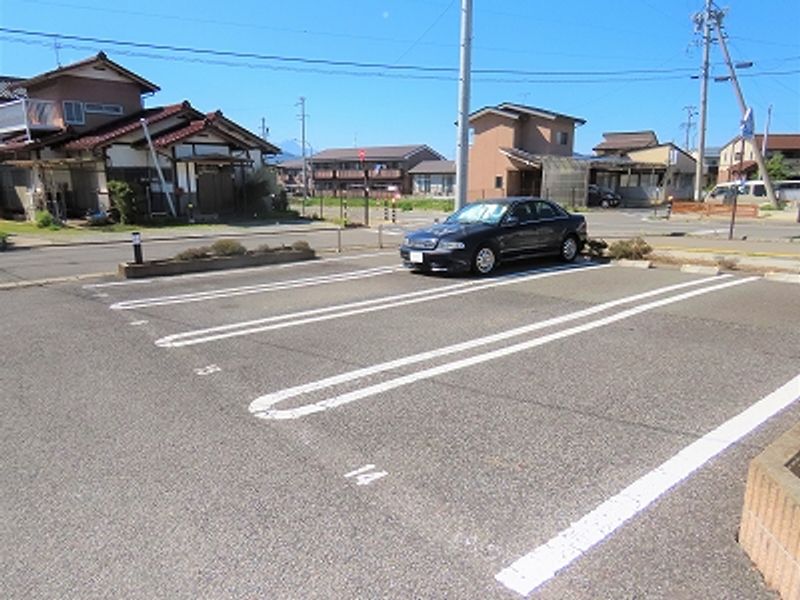 レオパレスマリンズＭＡＹＵ 駐車場