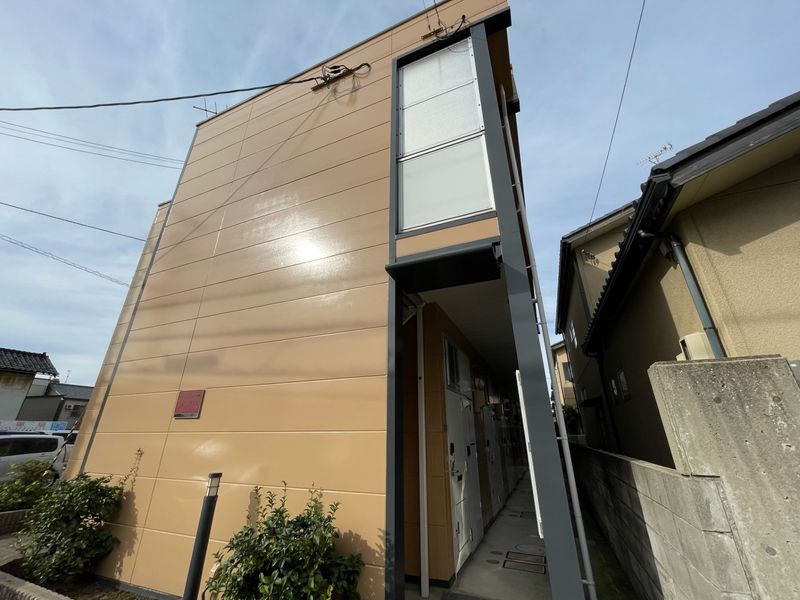 レオパレスチェリオ 外観
