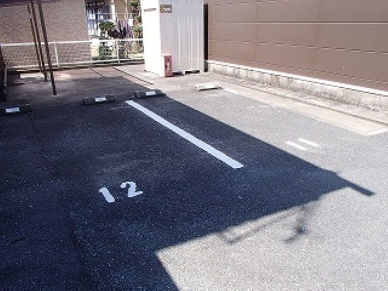 レオパレスアイ・ウィル 駐車場