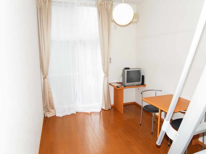レオパレス向陽 居間