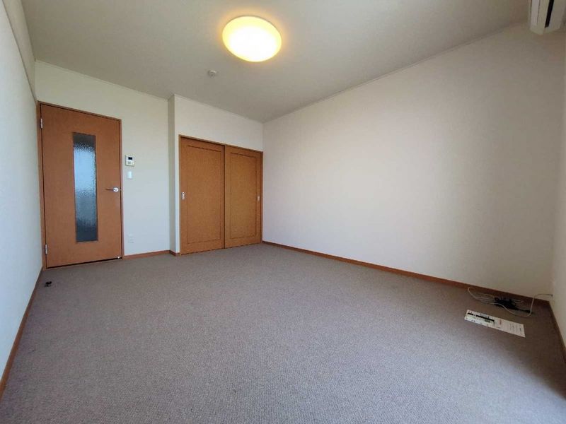 レオパレス阿保 居間