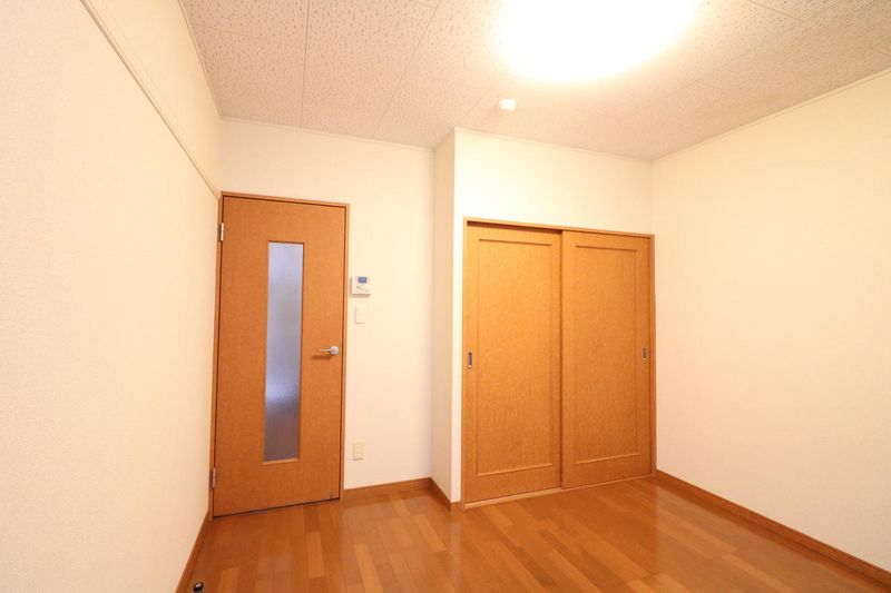 レオパレス宝ヶ池 居間
