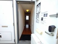 レオパレスボヌール 玄関