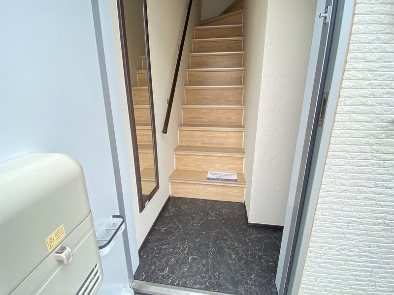 レオネクストジャルディーノＢ 玄関