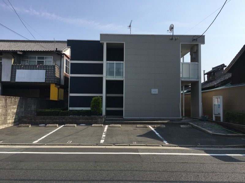レオネクストフルールカレン 駐車場