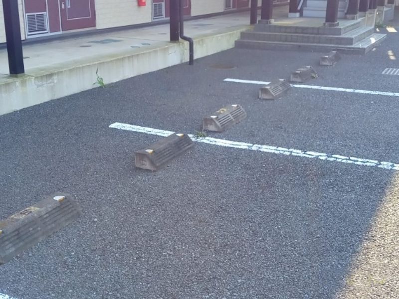 レオパレストゥモロー 駐車場