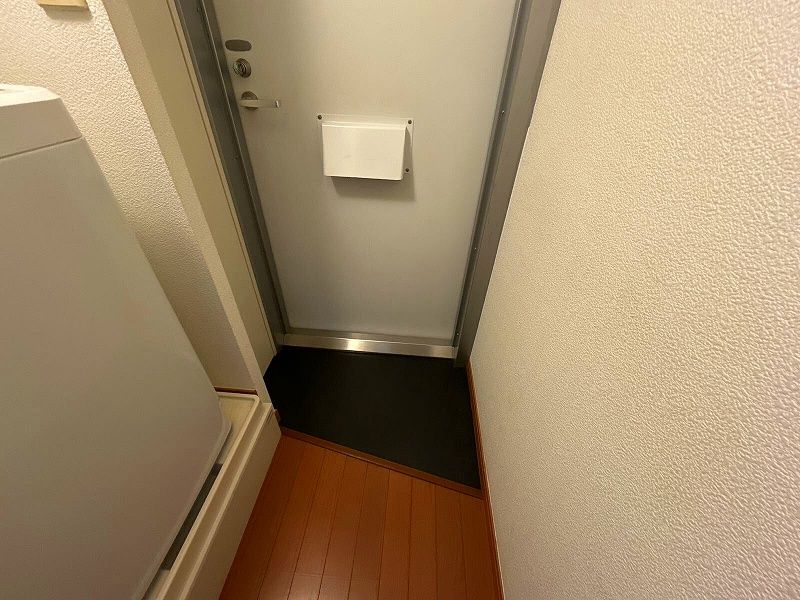 レオパレスカーサ１９ 玄関