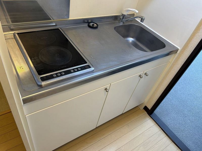 LEONEXT Luminous Kasuga Kitchen