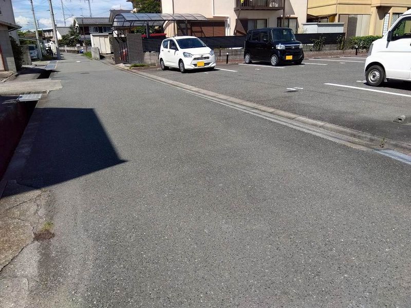 レオパレス中久 駐車場