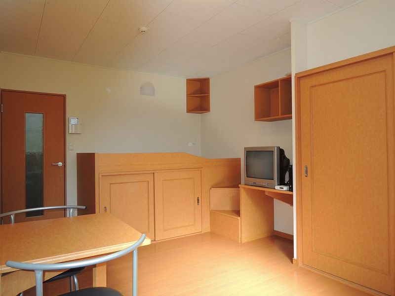 レオパレスメゾンド伏古 居間