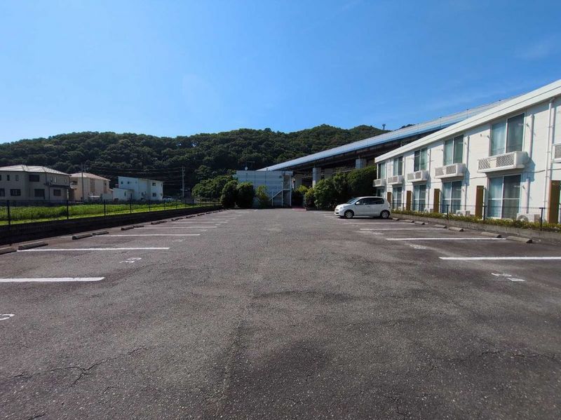 レオパレスサニーハイツⅡ 駐車場