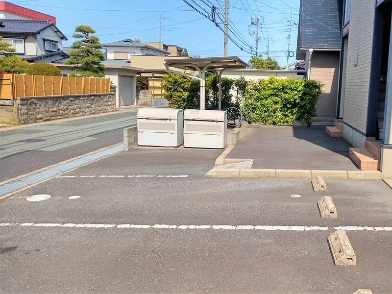 レオパレスファミリー 駐車場