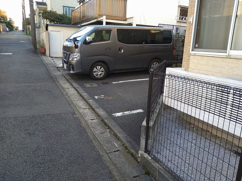 レオパレスみらいⅢ 駐車場