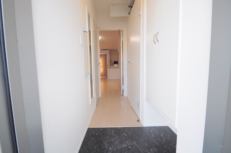 レオネクストクレール小山 玄関