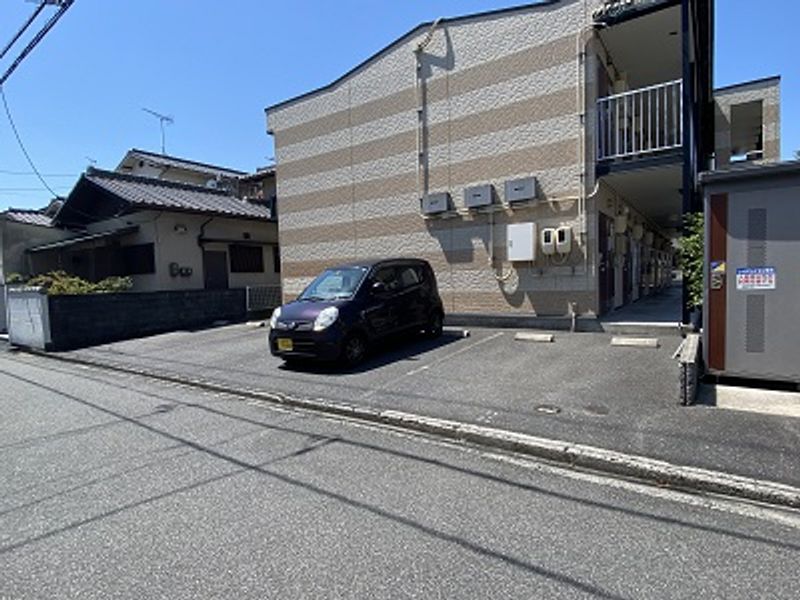 レオパレスクレール住吉 駐車場