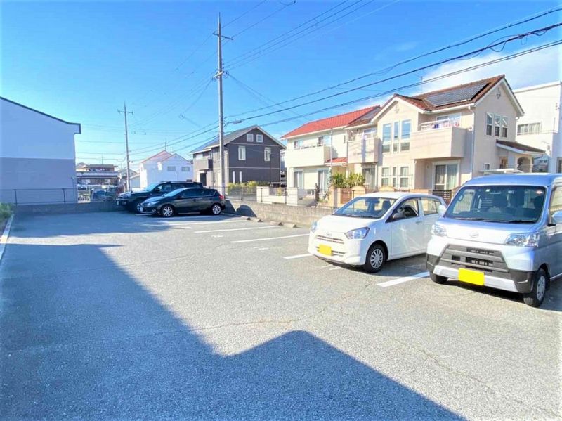 レオパレスラダックＢ 駐車場
