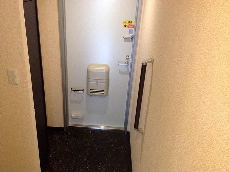 レオネクスト一枚沖 玄関