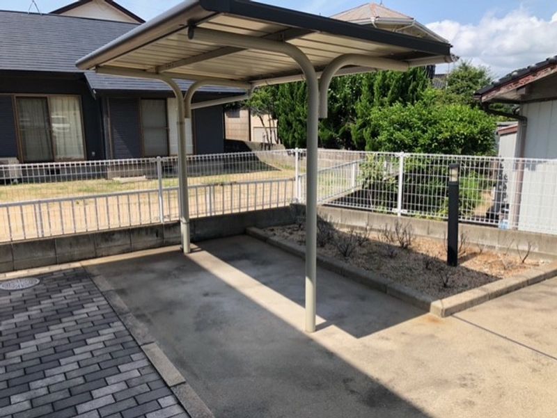 レオネクスト塩浜 駐車場