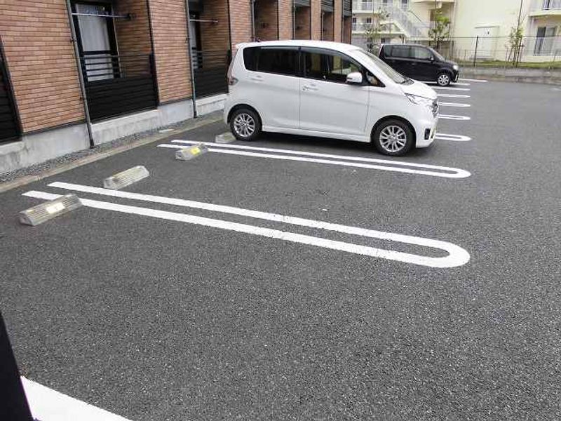 レオネクストマルベリー 駐車場