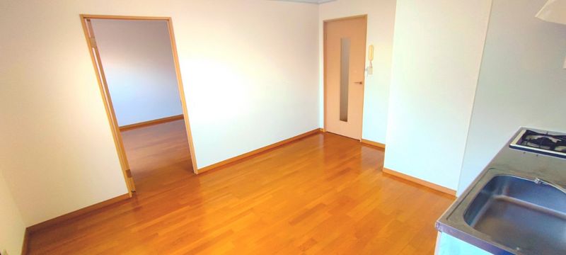 レオパレス中井町３ 居間