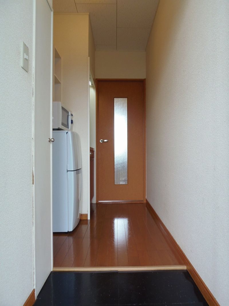 レオパレスピュア 玄関