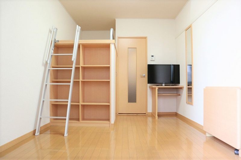 レオパレスサントリーニ 居間