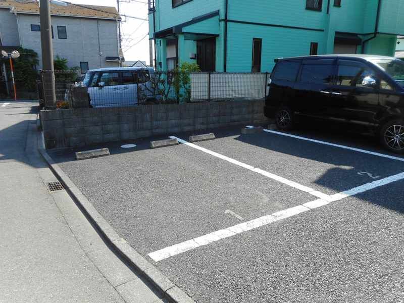レオパレスラ　プランタンⅡ 駐車場