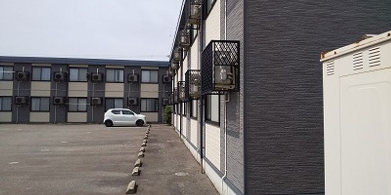 レオパレス綾乃尾 駐車場