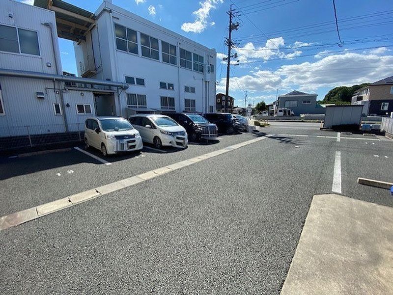 レオネクストＨＩＧＨＷＯＯＤⅡ 駐車場