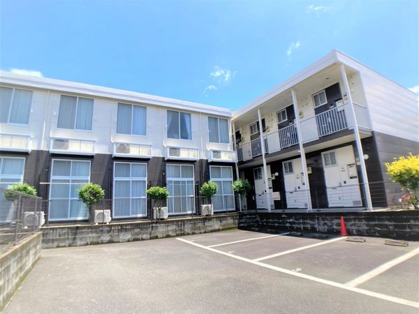レオパレスグランドーム 外観